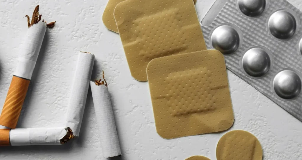 Verschillende nicotinevervangers op een wit achtergrond.