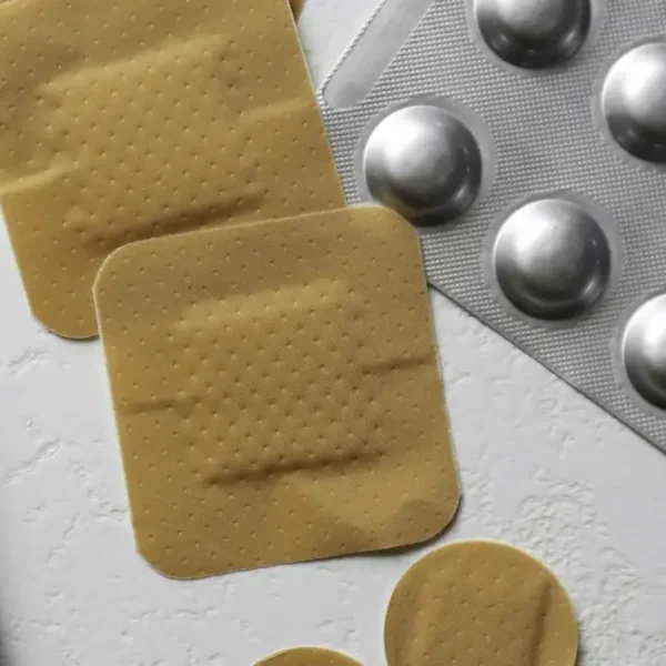 Verschillende nicotinevervangers op een wit achtergrond.